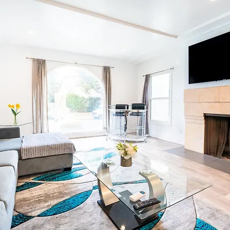 Spacious 3-Bedroom 3-Bathroom With 2-Living Room By Beverly Hills Los Angeles Exterior photo