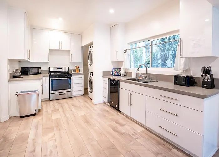 Spacious 3-Bedroom 3-Bathroom With 2-Living Room By Beverly Hills