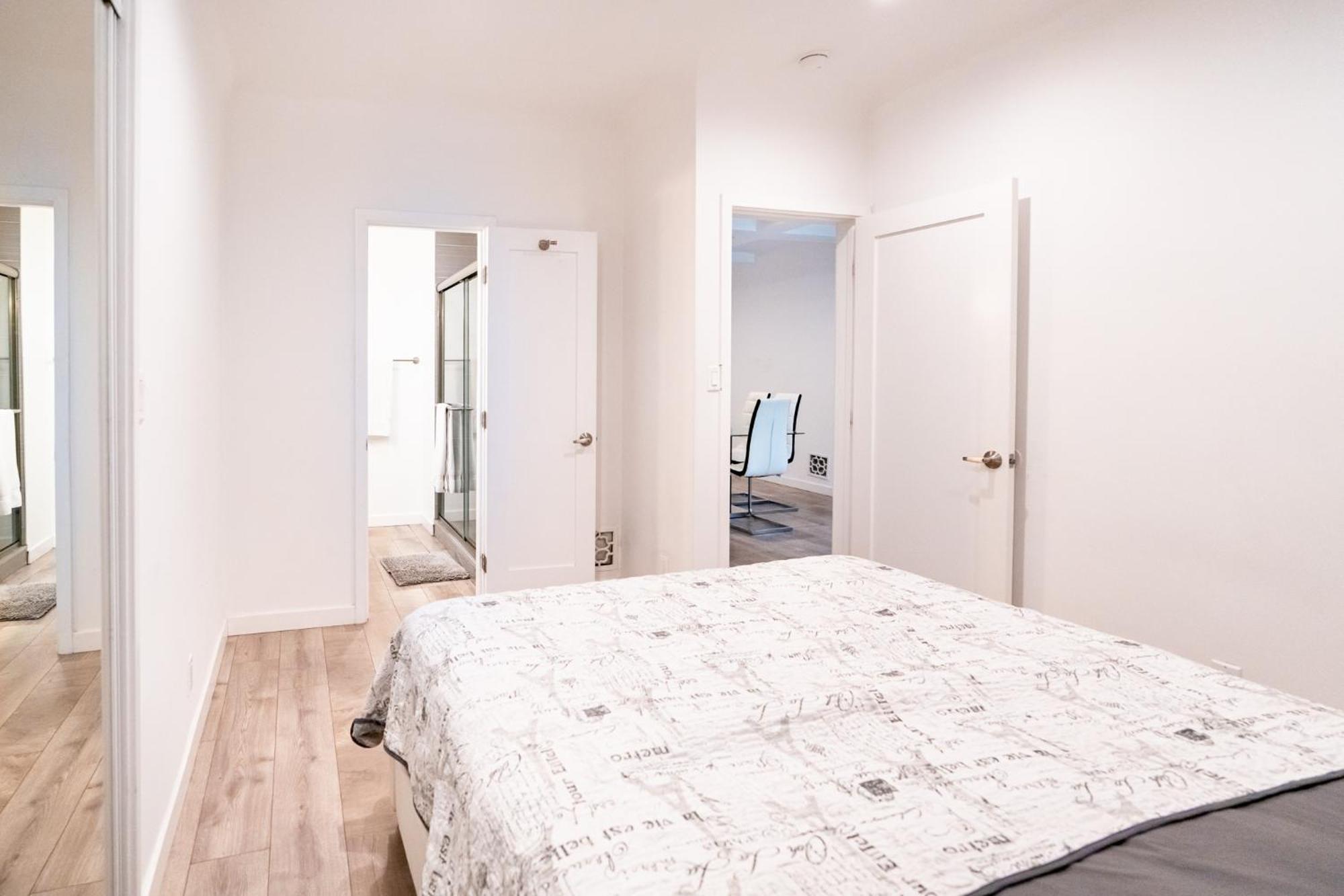 Spacious 3-bedroom 3-bathroom With 2-living By Beverly Hills Los Angeles