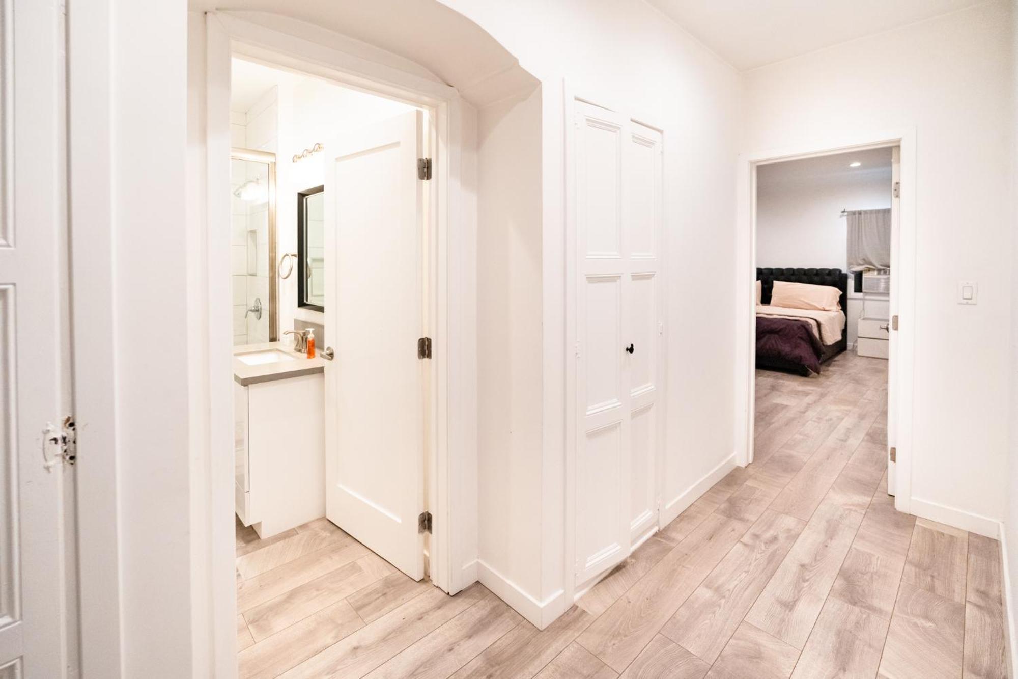 Spacious 3-bedroom 3-bathroom With 2-living By Beverly Hills Apartment *