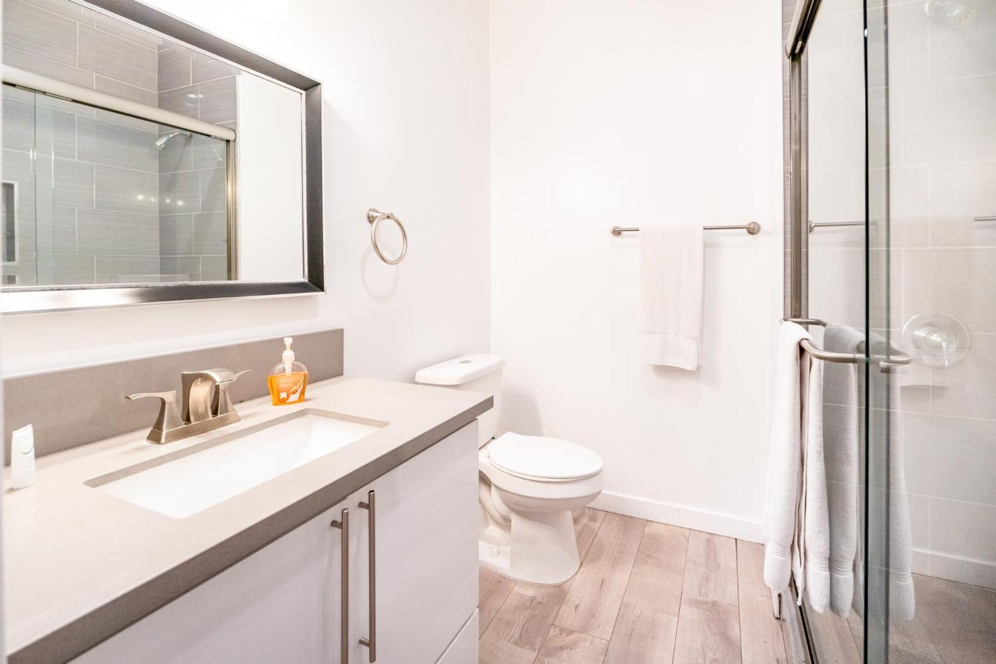 Spacious 3-bedroom 3-bathroom With 2-living By Beverly Hills Apartment *