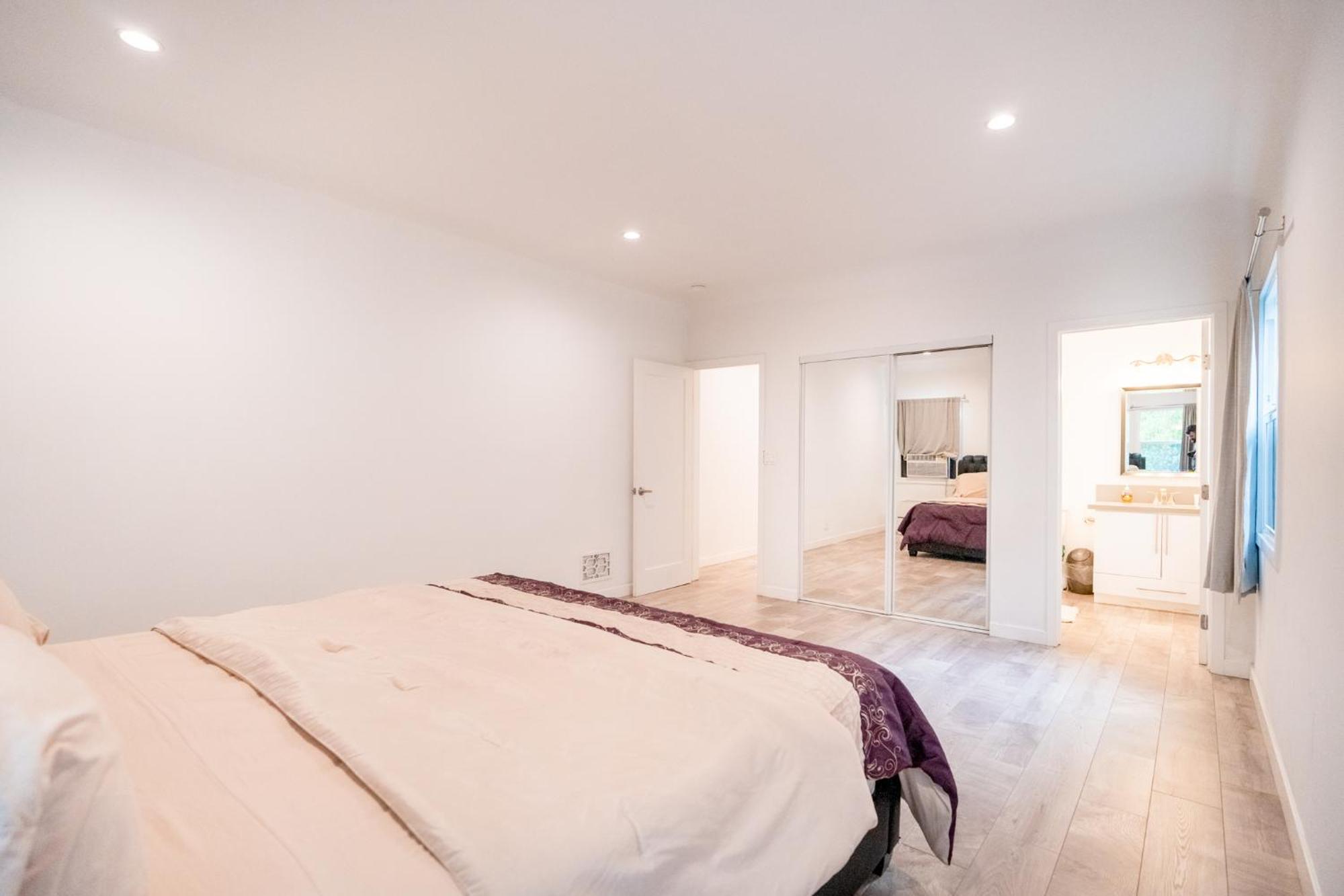 Spacious 3-bedroom 3-bathroom With 2-living By Beverly Hills Los Angeles