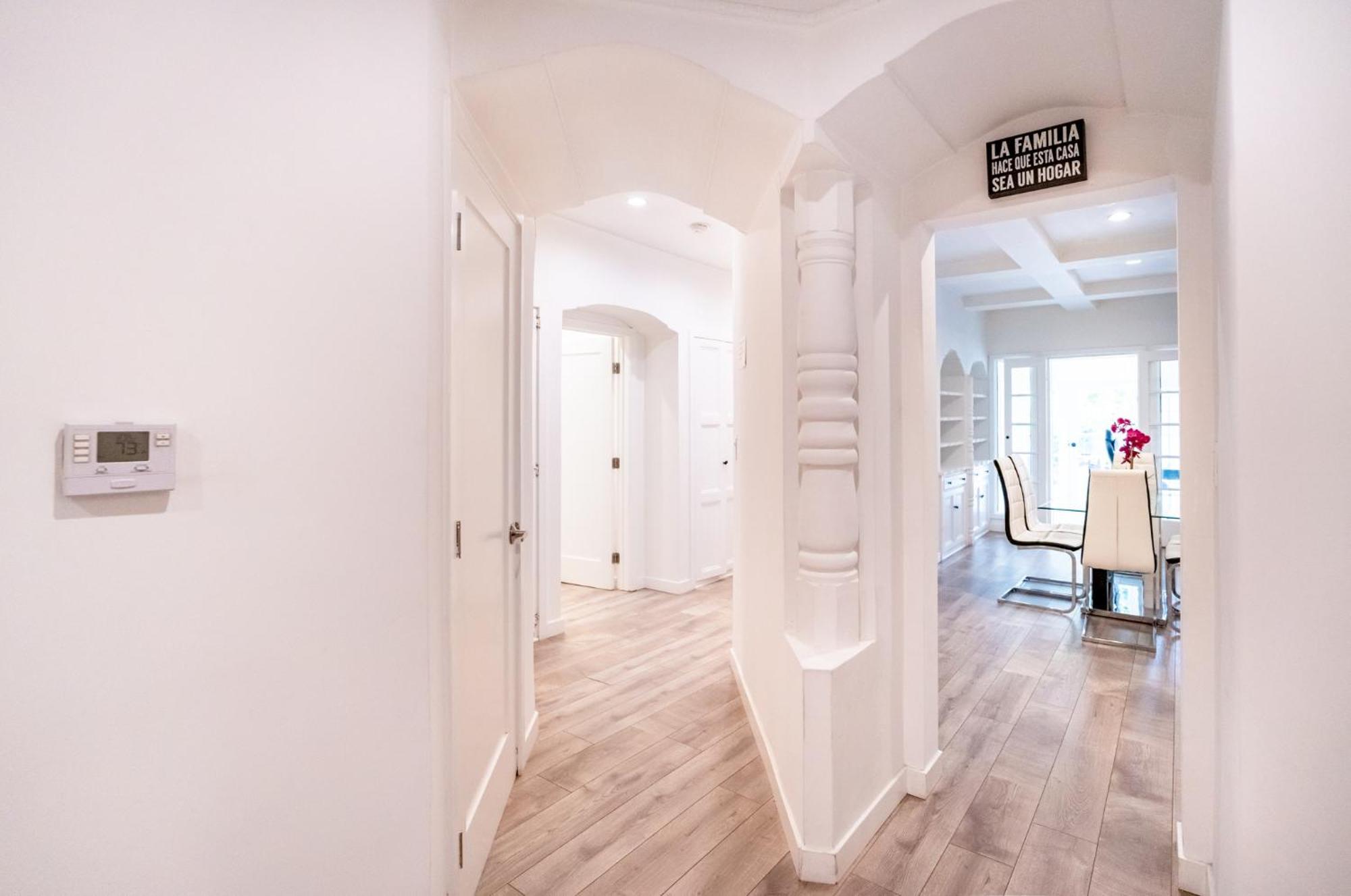 Spacious 3-bedroom 3-bathroom With 2-living By Beverly Hills Apartment *