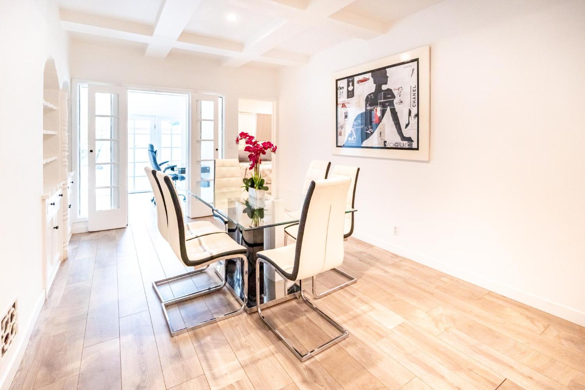 Spacious 3-bedroom 3-bathroom With 2-living By Beverly Hills Apartment Los Angeles