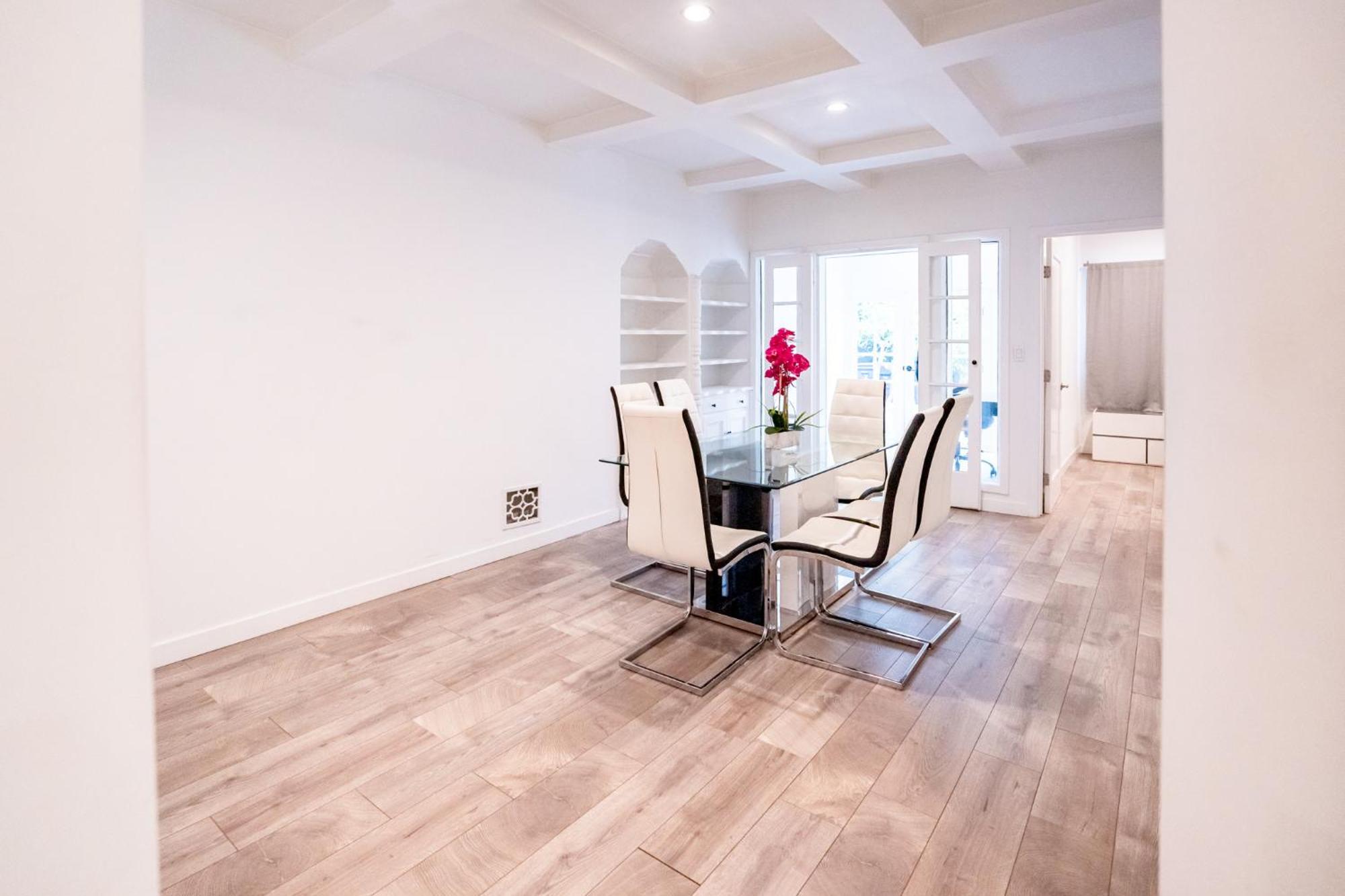 Apartment Spacious 3-bedroom 3-bathroom With 2-living By Beverly Hills Los Angeles