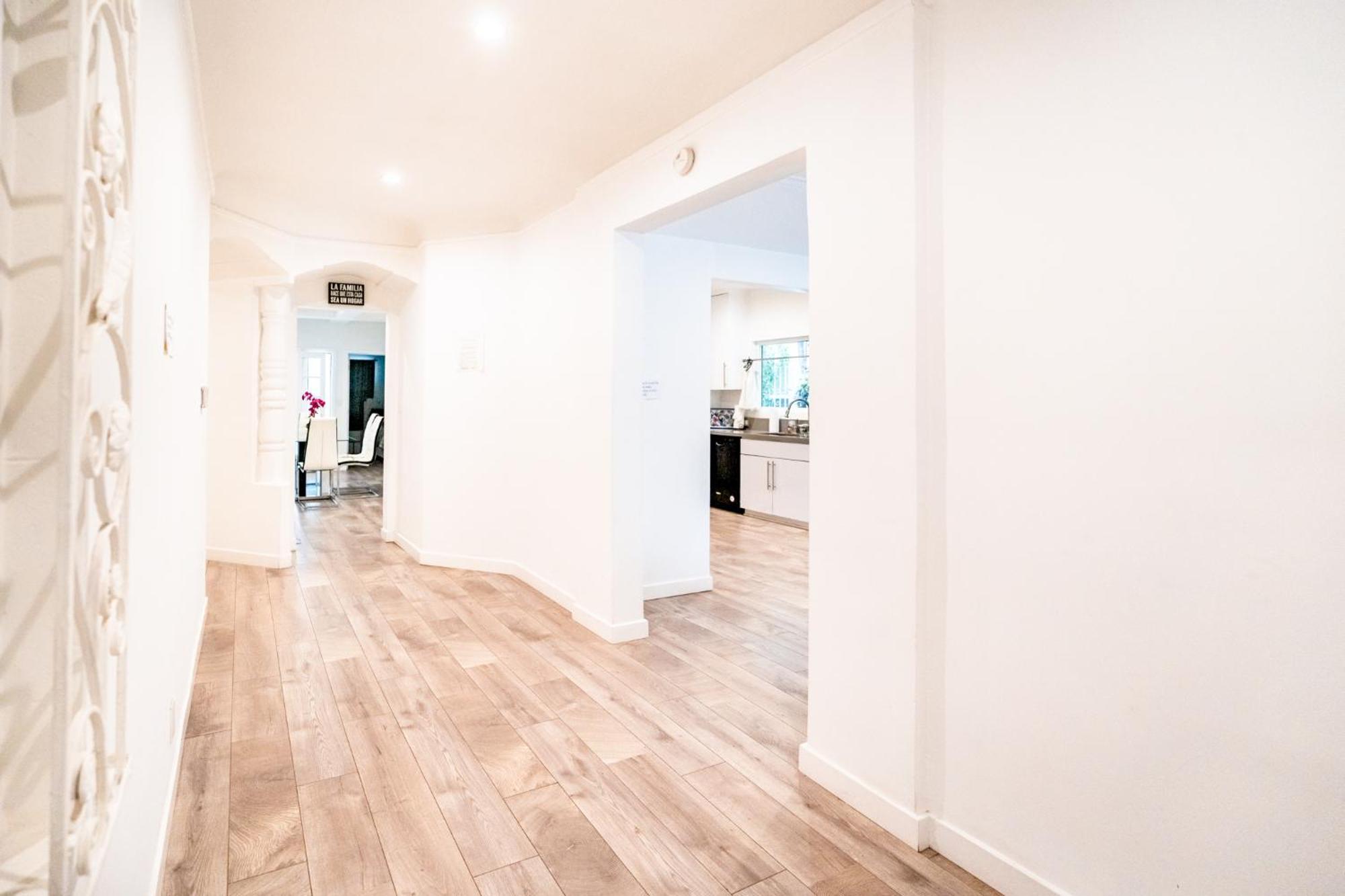 Spacious 3-bedroom 3-bathroom With 2-living By Beverly Hills *