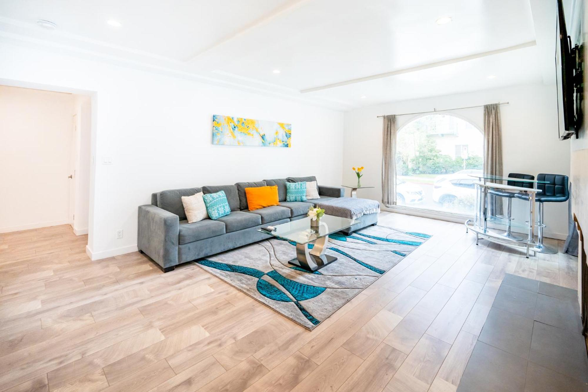 Spacious 3-bedroom 3-bathroom With 2-living By Beverly Hills Los Angeles