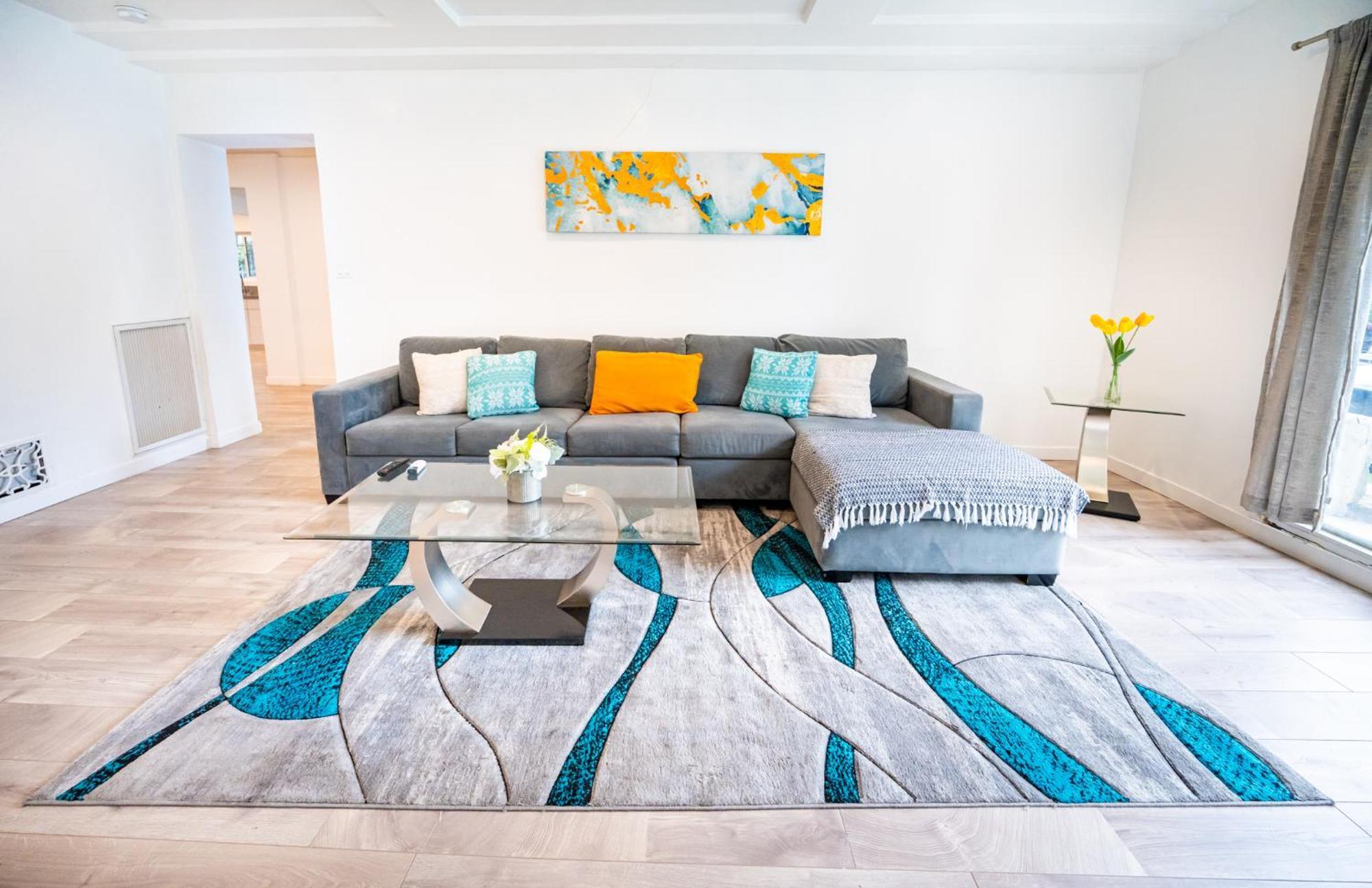 Apartment Spacious 3-bedroom 3-bathroom With 2-living By Beverly Hills *