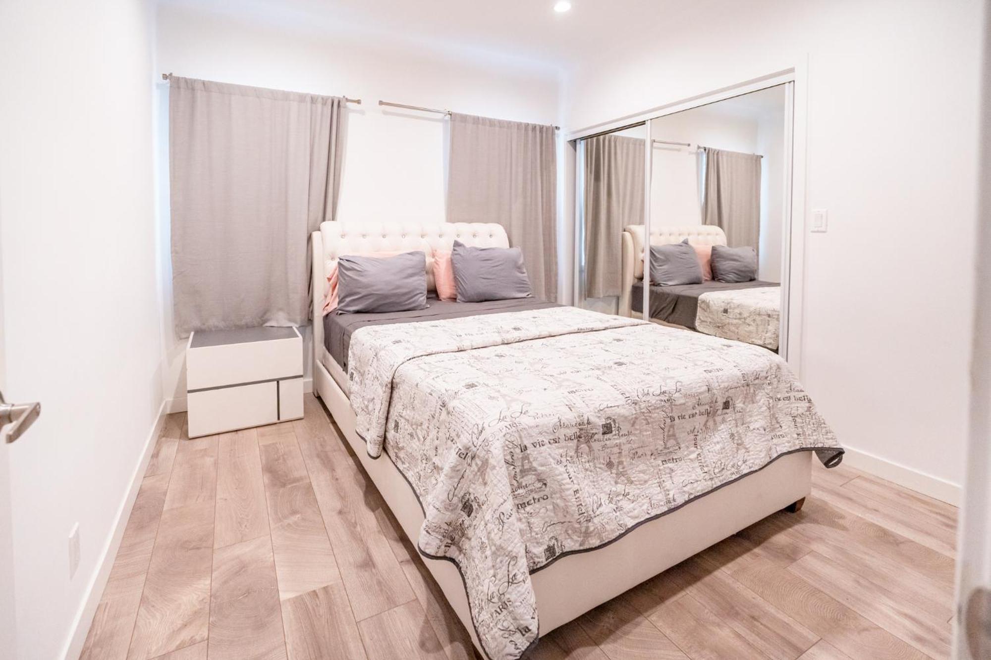 Apartment Spacious 3-bedroom 3-bathroom With 2-living By Beverly Hills Los Angeles