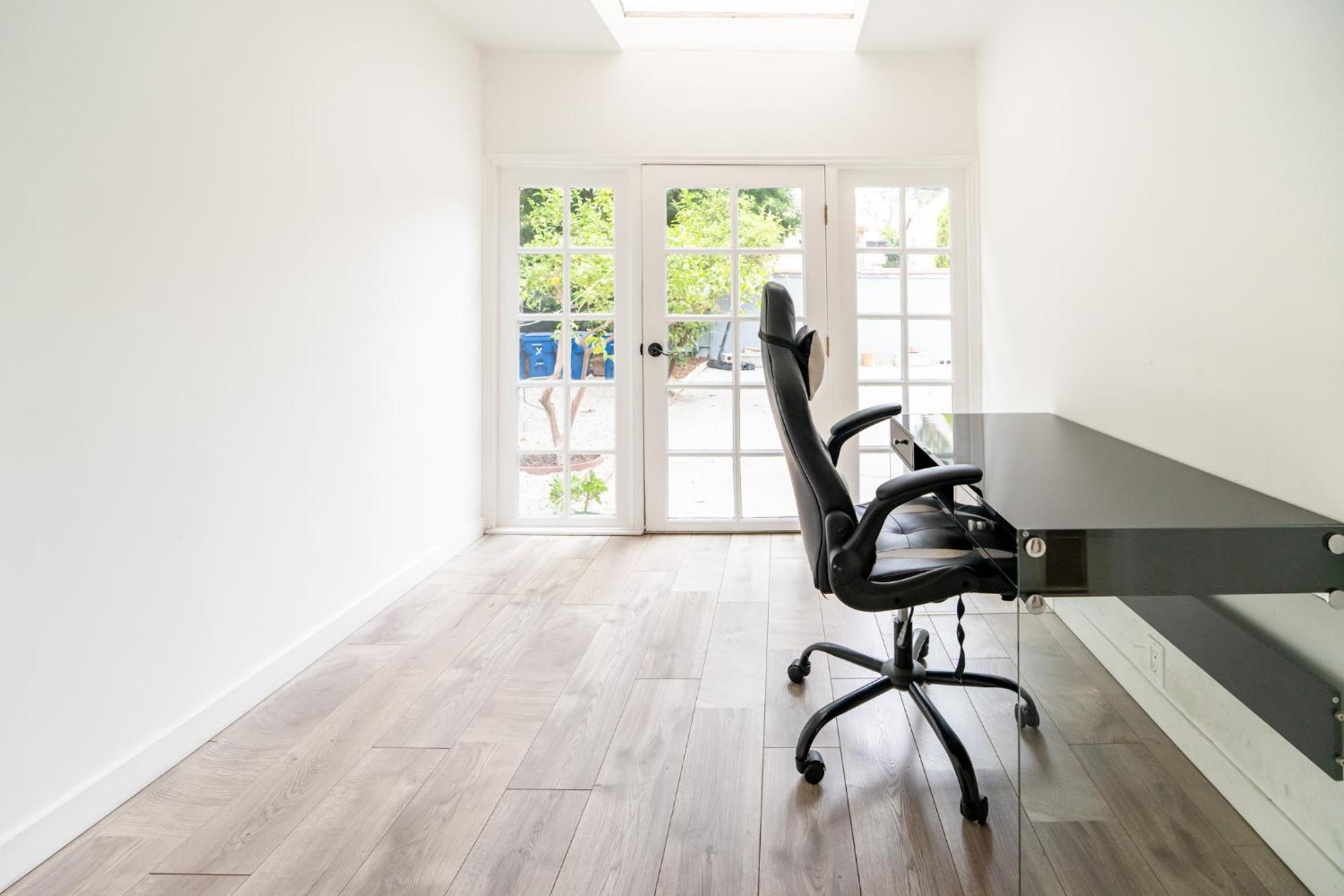Spacious 3-bedroom 3-bathroom With 2-living By Beverly Hills Apartment